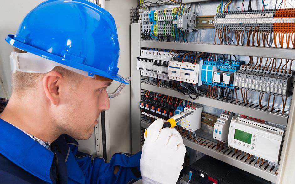je recherche un électricien Paris 3